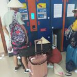 customer photo_travelers using left luggage storage and luggage locker service hanoi train station